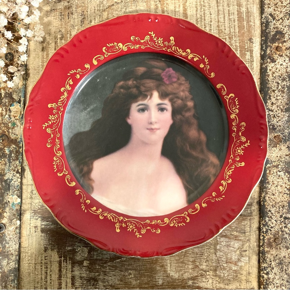 Red and Gold Rimmed Decorative Plate with Woman’s Portrait Fleur de Lys - Picture 2 of 10